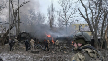 Ουκρανία: Δύο νεκροί από ρωσικό πλήγμα στη Χερσώνα