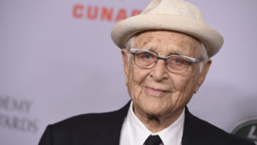 Πέθανε σε ηλικία 101 ετών ο Νόρμαν Λιρ, πρωτοπόρος της αμερικανικής τηλεόρασης