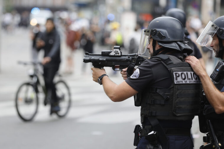 Παρίσι: ‘Eνας νεκρός και ένας τραυματίας από επίθεση με μαχαίρι και σφυρί – Συνελήφθη ο δράστης
