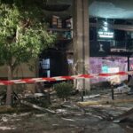 Πειραιάς: Μεγάλες υλικές ζημιές από την ισχυρή έκρηξη σε κτήριο με γραφεία και καταστήματα,  δημιουργήθηκε κρατήρας -Στην ΕΡΤ μιλά ιδιοκτήτρια καταστήματος