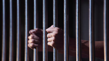 Προφυλακιστέοι κρίθηκαν οι τρεις ανήλικοι που κατηγορούνται ότι λήστεψαν καθηγητή στη Θεσσαλονίκη