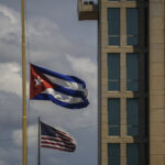 Πρώην πρεσβευτής των ΗΠΑ κατηγορείται για κατασκοπεία υπέρ της Κούβας για πάνω από 40 χρόνια