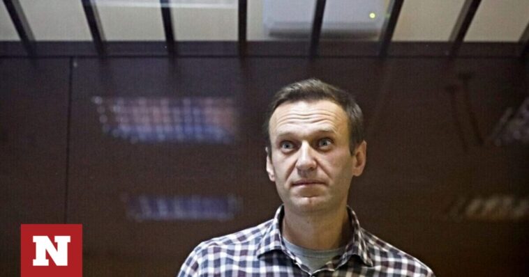 Ρωσία: Οι συνεργάτες του Ναβάλνι ανησυχούν για την υγεία του μετά τη λιποθυμία του