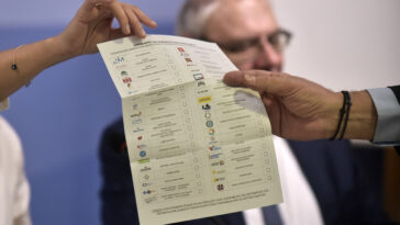 Σε δημόσια διαβούλευση το νομοσχέδιο για την επιστολική ψήφο και την εκλογή ευρωβουλευτών