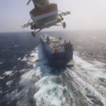 Συναγερμός στο παγκόσμιο εμπόριο λόγω των επιθέσεων των Χούθι σε πλοία – Το ταξίδι στην «Πύλη των Δακρύων»