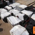 Το Πολεμικό Ναυτικό της Σενεγάλης αναχάιτισε ταχύπλοο και προχώρησε στην κατάσχεση 690 κιλών κοκαΐνης
