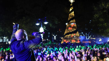 Τρελό πάρτι χθες στη Λάρισα, στο άναμμα του Χριστουγεννιάτικου δέντρου (βίντεο - φωτογραφίες) 