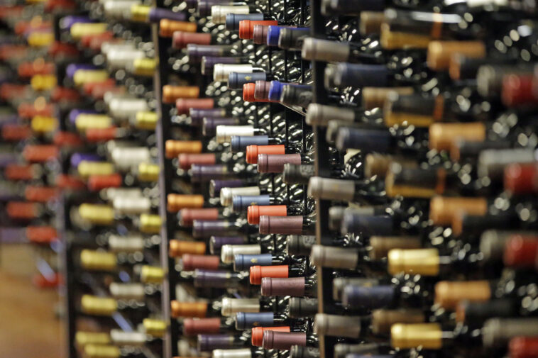 Υποχρεωτική μέσα στην ΕΕ η αναγραφή της σύνθεσης του οίνου στην ετικέτα ή σε κώδικα QR