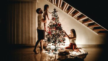 Χριστούγεννα με το παιδί: 5 συμβουλές για μαγικές αναμνήσεις