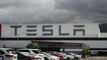 Tesla: Το εργοστάσιο στη Γερμανία αναστέλλει την παραγωγή λόγω των επιθέσεων των Χούθι