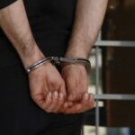 Αδιάφθοροι: 129 συλλήψεις, 826 καταγγελίες - Χειροπέδες σε αστυνομικούς, λιμενικούς και πυροσβέστες