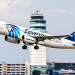 Αναγκαστική προσγείωση αεροπλάνου της Egypt Air στο Ελ. Βενιζέλος: Επιβάτες επιχείρησαν να κρυφτούν σε τουαλέτα