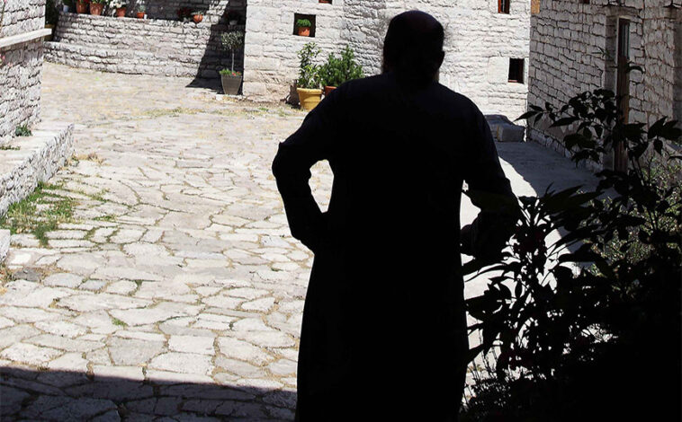 Αποκαλύψεις για τον παλαιοημερολογίτη ιερέα που κατηγορείται για σεξουαλική κακοποίηση 12χρονου – «Υπάρχει ένα σκοτεινό παρελθόν»