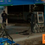 Αυτοκίνητο εκτός ελέγχου τα έκανε γης μαδιάμ σε βενζινάδικο στη Βούλα - Δείτε βίντεο