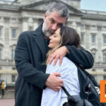 Βασίλης Μπισμπίκης: Αγκαλιά στο Λονδίνο με τη Δέσποινα Βανδή - Ζωή μου, της γράφει