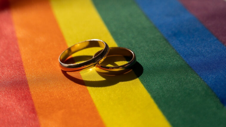 Γκάλοπ Marc: 54,8% ναι στον γάμο των ομόφυλων και 52,9% στην υιοθεσία από ομόφυλα ζευγάρια