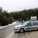 Διακοπή κυκλοφορίας στην Πάρνηθα, από το ύψος του τελεφερίκ, λόγω χιονόπτωσης