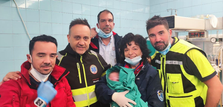 Διασώστες και γιατροί του ΕΚΑΒ έσωσαν έγκυο και το παιδί που κυοφορούσε – Όσα αποκάλυψε ο Αδ. Γεωργιάδης για την δύσκολη επιχείρηση