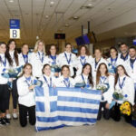 Επέστρεψαν στην Ελλάδα και αποθεώθηκαν οι χάλκινες πρωταθλήτριες της εθνικής πόλο - Δείτε βίντεο και φωτογραφίες