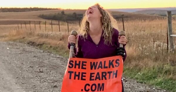 Η γυναίκα που γύρισε μόνη της τον πλανήτη περπατώντας: Δεν τα παράτησε ούτε όταν δέχτηκε σεξουαλική επίθεση