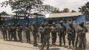 Ισημερινός: Απελευθερώθηκαν οι 178 σωφρονιστικοί υπάλληλοι που κρατούνταν όμηροι σε φυλακές