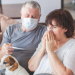 Ιώσεις: Τι προκαλεί το φετινό εκρηκτικό κοκτέιλ αναπνευστικών ιών – Η πνευμονολόγος εξηγεί
