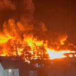 Μεγάλη πυρκαγιά σε βιομηχανικό πάρκο στην Ουαλία (video)