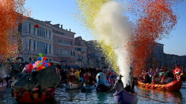 Μια νεράιδα, ο Έλβις και ένας γιγάντιος αρουραίος – Το καρναβάλι της Βενετίας ξεκινά (video)
