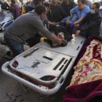 Νεκροί τέσσερις τραυματιοφορείς της παλαιστινιακής Ερυθράς Ημισελήνου από ισραηλινό βομβαρδισμό με στόχο ασθενοφόρο