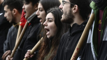 Σε εξέλιξη το συλλαλητήριο κατά των ιδιωτικών πανεπιστημίων - Στη Βουλή η πορεία