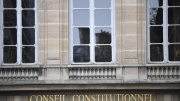 Το Συνταγματικό Συμβούλιο της Γαλλίας απέρριψε σημαντικά άρθρα του νέου αντιμεταναστευτικού νόμου