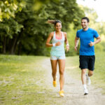 Τρέξιμο: Τι να αλλάξουμε για να πονούν λιγότερο τα γόνατά μας