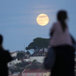 «Φεγγάρι του Λύκου»: Πανέμορφες φωτογραφίες από διάφορα σημεία του πλανήτη