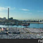 Video: Δε χωράει άλλα αυτοκίνητα το λιμάνι του Πειραιά