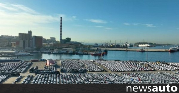 Video: Δε χωράει άλλα αυτοκίνητα το λιμάνι του Πειραιά