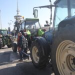 Αγρότες: Επιστρέφουν σταδιακά στα μπλόκα – Κρίσιμη μέρα η Τρίτη για τα επόμενα βήματά τους