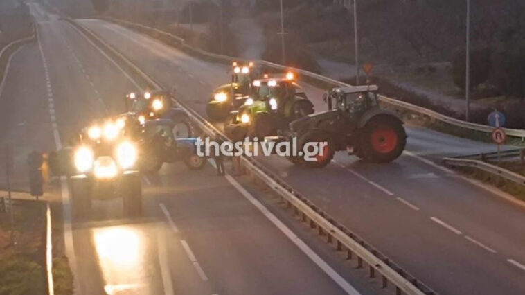 Αγρότες απέκλεισαν συμβολικά την εθνική οδό Θεσσαλονίκης - Πολυγύρου