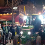 Αγρότες μπήκαν με τα τρακτέρ στο κέντρο της Καρδίτσας - Δείτε βίντεο