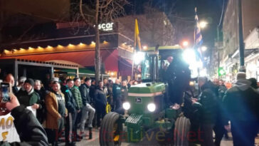 Αγρότες μπήκαν με τα τρακτέρ στο κέντρο της Καρδίτσας - Δείτε βίντεο