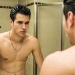 Ανασφαλείς με το σώμα τους ολοένα και περισσότεροι άνδρες – Πώς θα αποκτήσουν μεγαλύτερη σιγουριά στον καθρέφτη