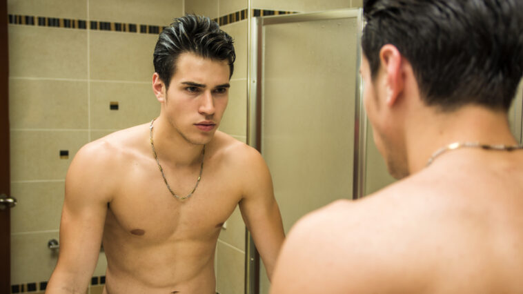 Ανασφαλείς με το σώμα τους ολοένα και περισσότεροι άνδρες – Πώς θα αποκτήσουν μεγαλύτερη σιγουριά στον καθρέφτη