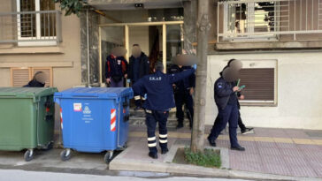 Γυναίκα εντοπίστηκε νεκρή σε υπόγειο πολυκατοικίας στο κέντρο της Λάρισας - Δείτε φωτογραφίες