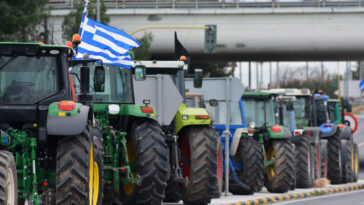 Με «αναμμένες» μηχανές οι αγρότες ενόψει της συνάντησης με τον Πρωθυπουργό – «Εισέβαλαν» στο αεροδρόμιο Αλεξανδρούπολης για να δουν τον Αυγενάκη