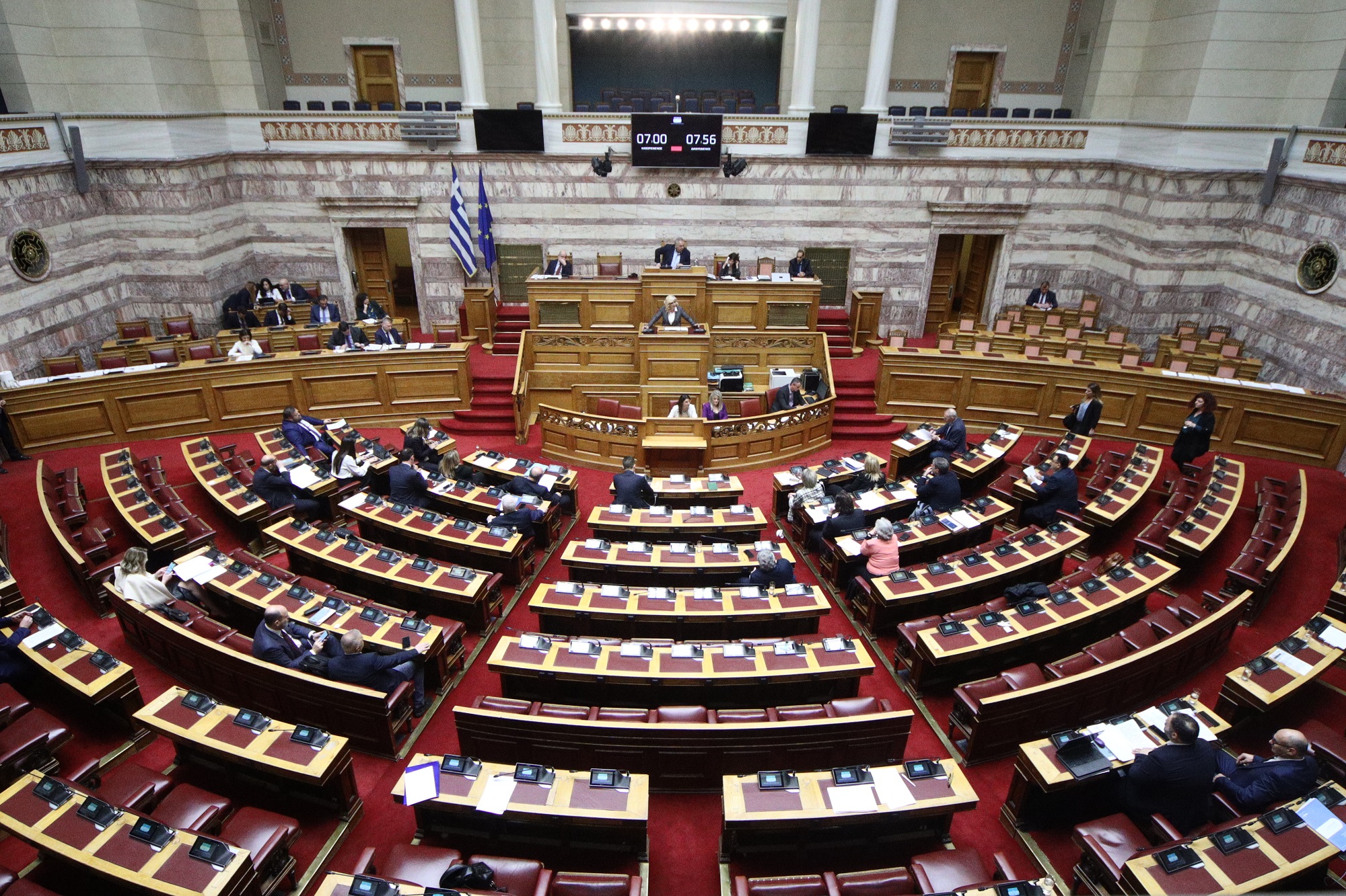Νομοσχέδια για ομόφυλα ζευγάρια: Με διαξιφισμούς η συζήτηση στη Βουλή – Την Πέμπτη η ψηφοφορία