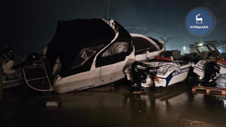 Ρόδος: Ανεμοστρόβιλος έπληξε το νησί- Ξεριζώθηκαν δέντρα, αναποδoγύρισαν σκάφη, απεγκλωβίστηκαν επιβάτες οχήματος (Βίντεο, φωτογραφίες)