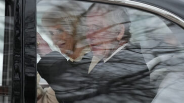 Συγκινημένος ο βασιλιάς Κάρολος στην πρώτη του δημόσια εμφάνιση μετά τη διάγνωση με καρκίνο - Δείτε φωτογραφίες